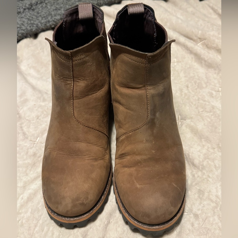 Chaco brown Chelsea boots
